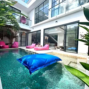 Luxury Devina I I Yoga & Gym Seminyak (Bali)